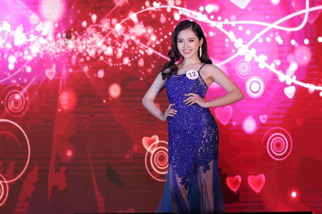 Nữ sinh Kinh tế đối ngoại đăng quang Hoa khôi Ngoại thương 2017 - 13
Cô gái mang tên tuổi trẻ Nguyễn Thị Thanh Xuân giành giải Hoa khôi thương trường bởi thành tích xuất sắc tại vòng thi chuyên môn diễn ra trước đêm chung kết