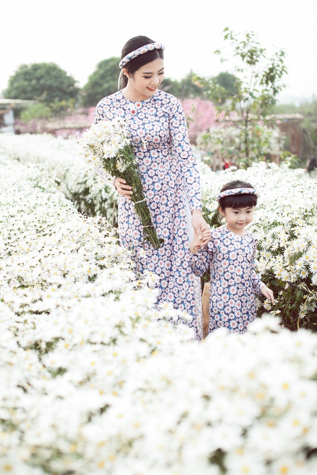Hoa hậu Ngọc Hân, Á hậu Thanh Tú khoe sắc với cúc họa mi - 9 Hoa hậu Ngọc Hân, Á hậu Thanh Tú khoe sắc với cúc họa mi - 9
