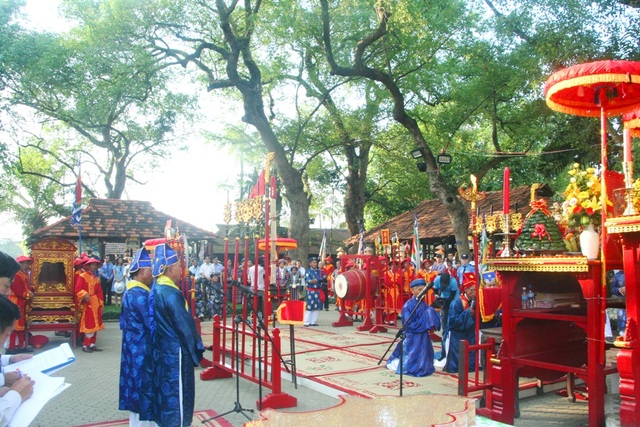 Ngọc Hân, Thanh Tú rạng rỡ trong đoàn lễ rước tôn vinh nghệ nhân, làng nghề - 6 Trước khi đoàn rước bắt đầu, tại Công viên Tứ Tượng đã diễn ra Lễ Tế tổ bách nghệ
