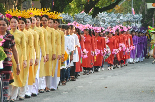 Ngọc Hân, Thanh Tú rạng rỡ trong đoàn lễ rước tôn vinh nghệ nhân, làng nghề - 7 Vị trí đoàn rước tôn vinh nghệ nhân làng nghề bắt đầu từ đường Lê Lợi