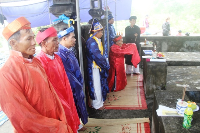 Ngư dân Quảng Trị tưng bừng mở hội cầu mùa đầu năm - 3 Lễ nghinh thần tại làng Trung An, Hải Khê