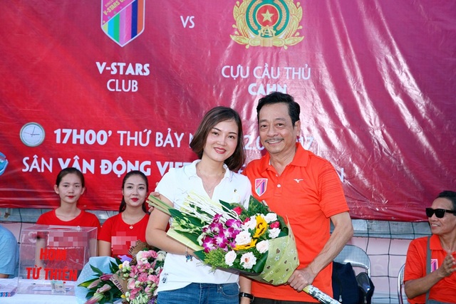 Dàn sao “Người phán xử” ra sân chung tay ủng hộ đồng bào lũ lụt - 3 Trận bóng từ thiện kết hợp với buổi lễ ra mắt Chủ tịch đội bóng V-Stars - NSND Hoàng Dũng.