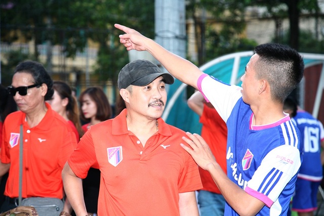Dàn sao “Người phán xử” ra sân chung tay ủng hộ đồng bào lũ lụt - 9 Nam diễn viên Quốc Quân (vai Lân sứa - Người phán xử) cũng là thành viên tích cực của V-Stars.