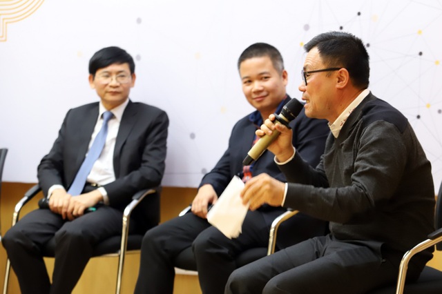 Ông Nguyễn Duy Hưng, Chủ tịch SSI cùng các chuyên gia về công nghệ, pháp luật bàn luận về Bitcoin