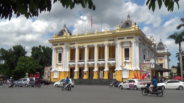 Du khách sẽ được tham quan ảo Nhà hát Lớn Hà Nội bằng nhạc Pháp - 1 Mặt trước Nhà hát Lớn Hà Nội. Ảnh: dantri.com.vn