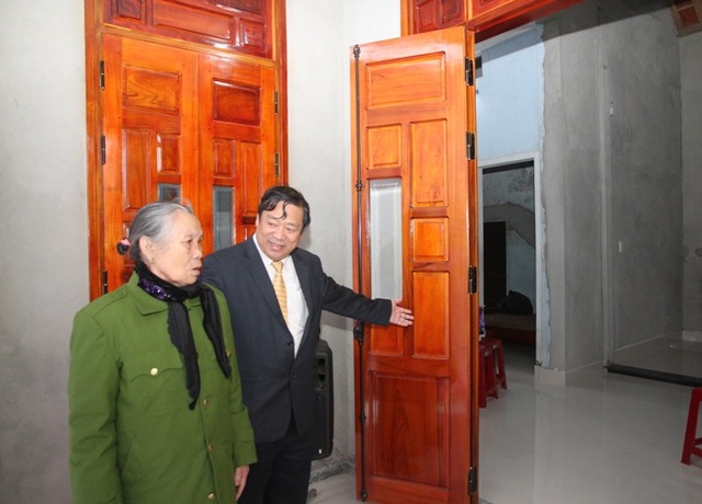 Trao tặng nhà tình nghĩa cho các đối tượng chính sách - 2 Ngôi nhà được xây dựng khang trang, với kinh phí 70 triệu đồng