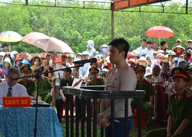 Tử hình kẻ giết vợ con Trưởng ban dân vận huyện - 1 Bị cáo Nhân tại tòa (ảnh: Y.L)