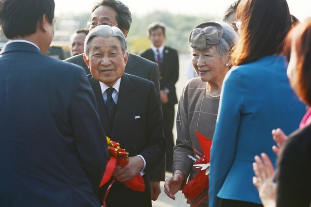 Người dân Cố đô Huế nồng nhiệt đón Nhật hoàng và Hoàng hậu - 10 Người dân Cố đô Huế nồng nhiệt đón Nhật hoàng và Hoàng hậu - 10