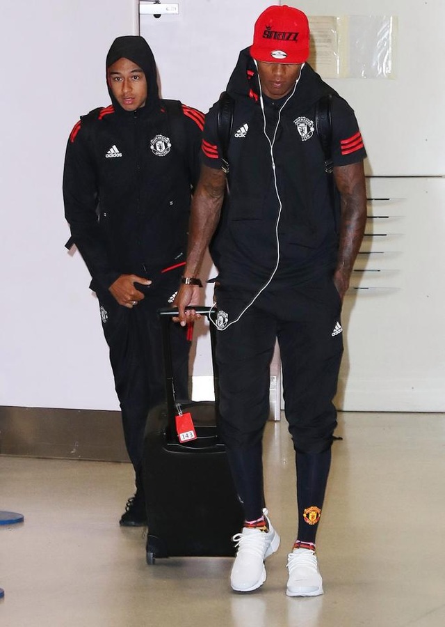 Mất Siêu cúp, các cầu thủ MU mệt mỏi trở lại Manchester - 8
Bộ đôi cầu thủ trưởng thành từ lò đào tạo của MU, Lingard (trái) và Rashford (phải)