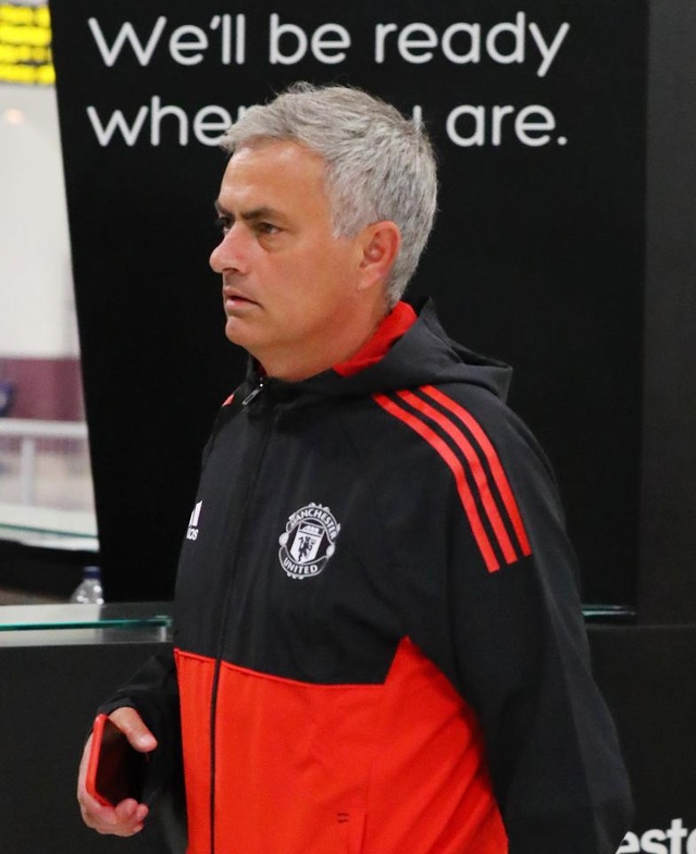 Mất Siêu cúp, các cầu thủ MU mệt mỏi trở lại Manchester - 2
Mourinho trông đầy mệt mỏi