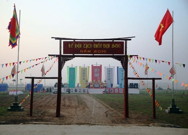 Sẽ có máy cày trong lễ hội "vua đi cày" - 1 Trong nhiều năm trở lại đây, tỉnh Hà Nam đã phục dựng thành công, tái hiện lại truyền thống Dĩ nông vi bản để khuyến khích nông nghiệp