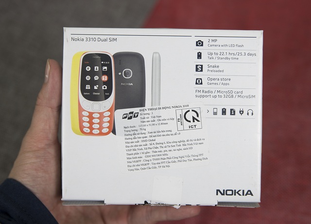 Đập hộp "cục gạch hồi sinh" Nokia 3310 chính hãng tại Việt Nam - 2
Phía sau đó là thông tin về thiết bị này và tem chứng nhận hợp quy.