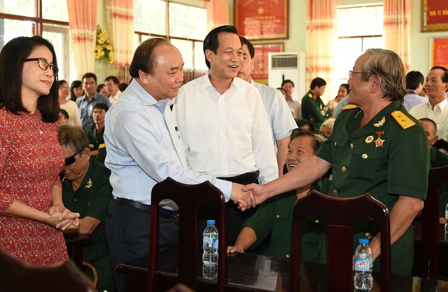 Thủ tướng Chính phủ tới thăm và tặng quà thương binh tại Bà Rịa Vũng Tàu - 1
Thủ tướng thăm hỏi thương binh tại Trung tâm Điều dưỡng thương binh và người có công Long Đất.
