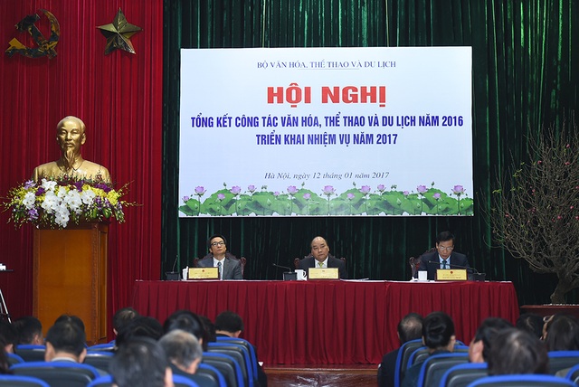 Thủ tướng: Kiên quyết đẩy lùi cái xấu, cái lạc hậu... - 2 Đại diện các đầu cầu cũng có những báo cáo hết sức cụ thể lên Thủ tướng, Phó Thủ tướng và Bộ trưởng. Ảnh: HN.