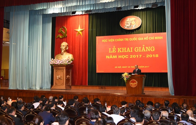 Thủ tướng: Tập trung đổi mới, nâng cao chất lượng đào tạo, bồi dưỡng cán bộ - 1 Thủ tướng: Tập trung đổi mới, nâng cao chất lượng đào tạo, bồi dưỡng cán bộ - 1