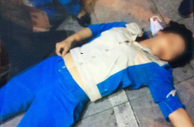 Chị Thanh bị đánh ngất xỉu trên phố Nguyễn Hữu Huân.