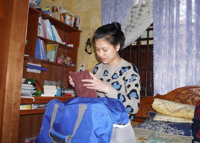 Nữ tân binh gác tình riêng lên đường nhập ngũ - 2 Thảo chuẩn bị hành trang để lên đường nhập ngũ. Cô sẽ trải qua 3 tháng huấn luyện tại Lương Sơn (Hòa Bình).