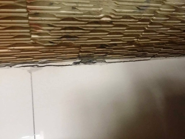 Thanh Hoá: Bị tố làm nứt nhà hàng xóm, Phó tổng giám đốc thờ ơ, chính quyền bất lực? - 1 Thanh Hoá: Bị tố làm nứt nhà hàng xóm, Phó tổng giám đốc thờ ơ, chính quyền bất lực? - 1