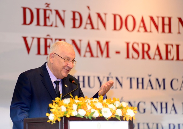Tổng thống Israel tâm đắc câu tục ngữ "Đi một ngày đàng..." - 2 Tổng thống Israel đọc ngạn ngữ Việt Nam