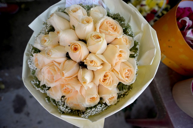 Quà tặng Valentine "làm xiếc" với giá - 2 Hoa hồng nhập chiếm ưu thế