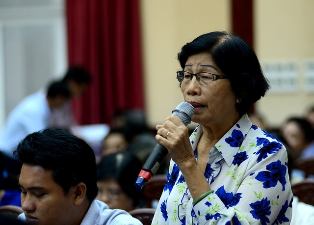 Bí thư Nguyễn Thiện Nhân: Cơ chế đặc thù cho TPHCM không gây bất lợi cho các tỉnh khác - 1 Cử tri Lê Thị Liên Minh, phường Tân Quy nêu vấn đề về cơ chế đặc thù cho TPHCM.
