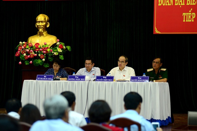 Bí thư Nguyễn Thiện Nhân: Cơ chế đặc thù cho TPHCM không gây bất lợi cho các tỉnh khác - 2 Đoàn Đại biểu Quốc hội TPHCM tiếp xúc với cử tri quận 7 chiều 28/11.