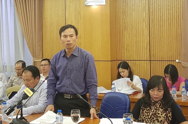 Bộ Tư pháp đề nghị lùi thời điểm có hiệu lực quy định ghi tên cả gia đình lên sổ đỏ - 1 Ông Đồng Ngọc Ba - Cục trưởng Cục Kiểm tra văn bản quy phạm pháp luật trả lời tại một cuộc họp báo thường kỳ của Bộ Tư pháp.