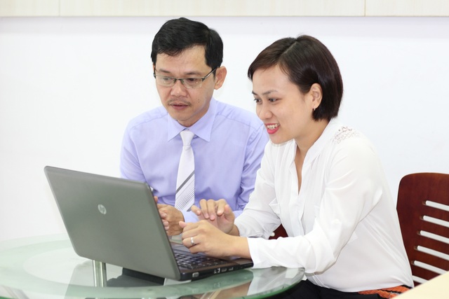 Toàn cảnh tư vấn “Quản trị & An ninh Mạng - ngành tạo nhiều việc làm cho giới trẻ” - 8 Ông Dương Trọng Phú Sơn đang trả lời mọi thắc mắc của các độc giả Dân Trí.