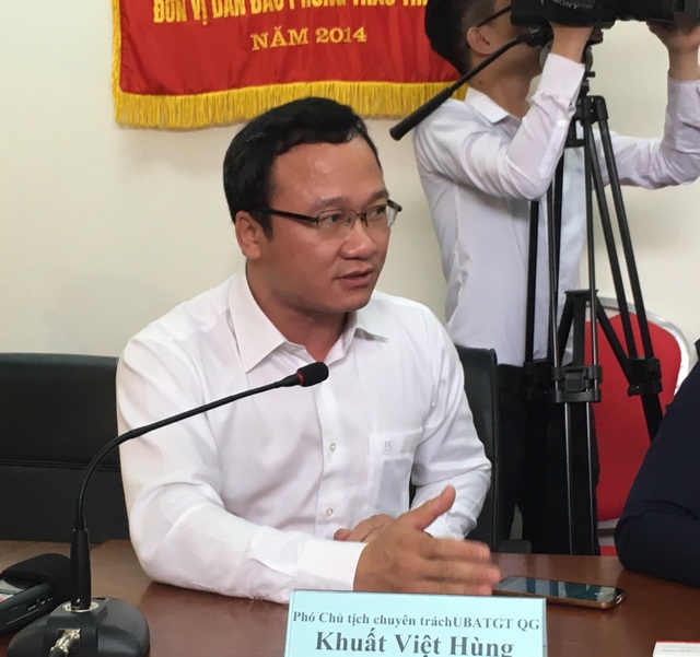 “Thổ công” vỉa hè đã bị... đánh tráo! - 3 Phó Chủ tịch Chuyên trách Ủy ban An toàn giao thông Quốc gia Khuất Việt Hùng