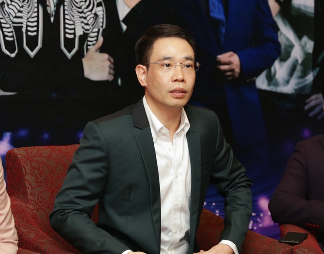 Tùng Dương: “Tôi hát về người tình không thể quyến rũ như anh Bằng Kiều” - 2 Ông Khương Anh Văn: Đêm nhạc tri ân những người phụ nữ đã được chúng tôi ấp ủ từ lâu.