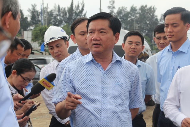 Bí thư Thăng: Công trường trọng điểm mà lèo tèo lao động... - 3 Bí thư Đinh La Thăng yêu cầu tổ chức lại công tác thi công, tăng cường nhân lực, máy móc để sớm hoàn thành công trình