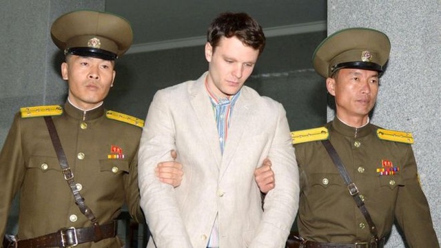 Triều Tiên lần đầu lên tiếng sau cái chết của sinh viên Mỹ - 1 Sinh viên Otto Warmbier bị áp giải tới tòa án Triều Tiên năm 2016 (Ảnh: Yonhap)