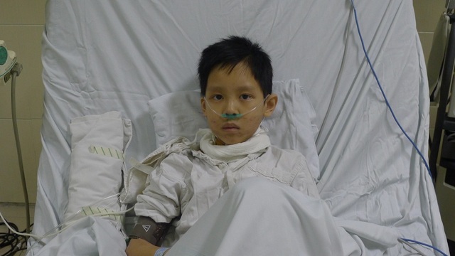 Cháu bé Nguyễn Thành Đạt ghép tim đã cai được máy thở - 1 Sau ca mổ ghép tim, đến nay tình hình sức khỏe của bé Đạt đã khá hơn nhiều.