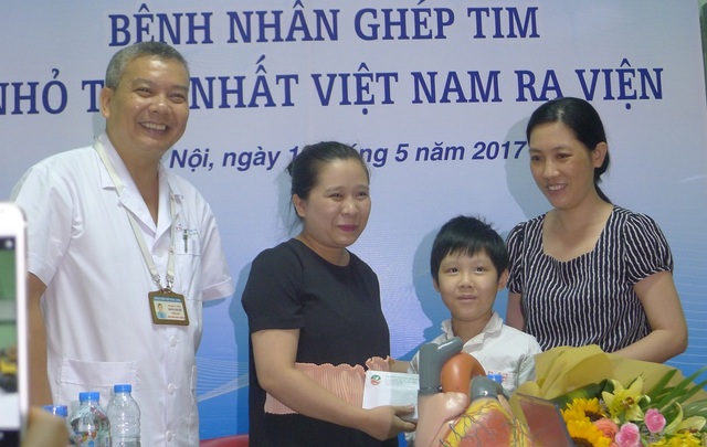 Bệnh nhân ghép tim nhỏ tuổi nhất Việt Nam được ra viện - 4 Có được kết quả ngày hôm nay là nhờ sự chung tay góp sức của cộng đồng đã giúp đỡ cháu Đạt.