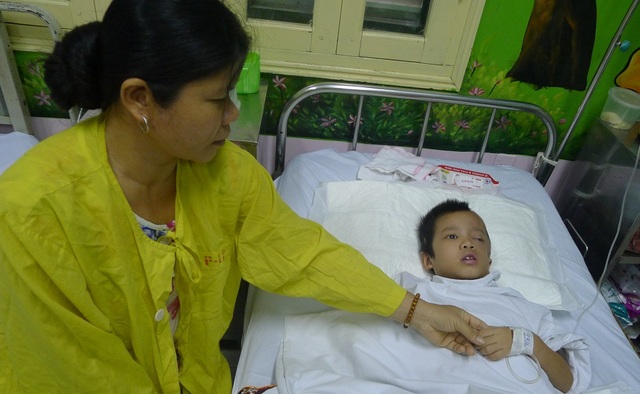 Gần 48 triệu đồng tiếp tục đến với bé Cao Ngọc Hoàn - 3 Bố mẹ của em vô cùng xúc động trước tấm lòng của bạn đọc Dân trí dành cho em trong suốt thời gian qua.