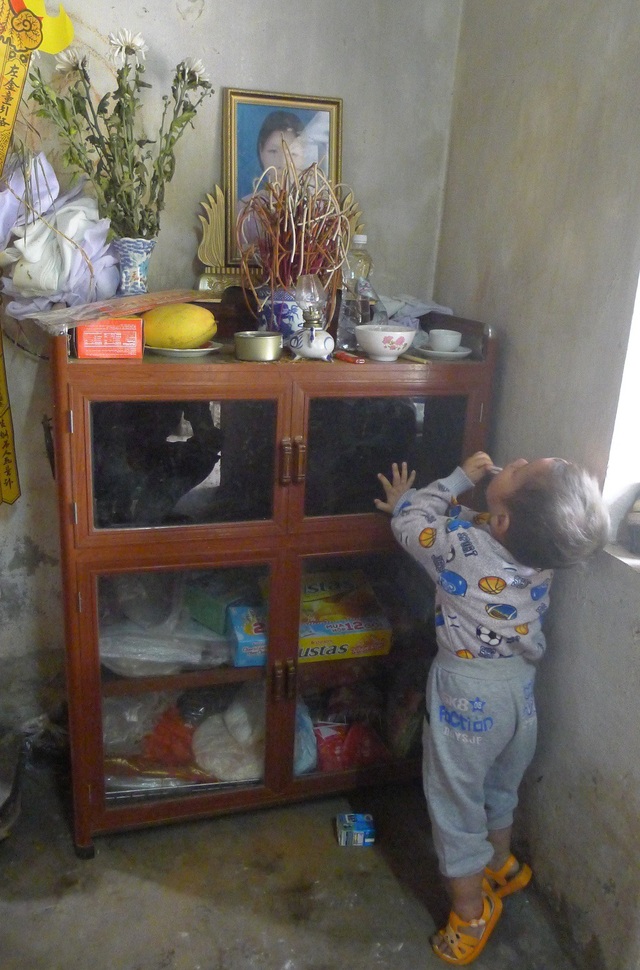 Không có bố, mẹ chết đột ngột, bé 2 tuổi sống trong đói khát - 6 Tương lai của bé Trọng sẽ đi đâu về đâu?