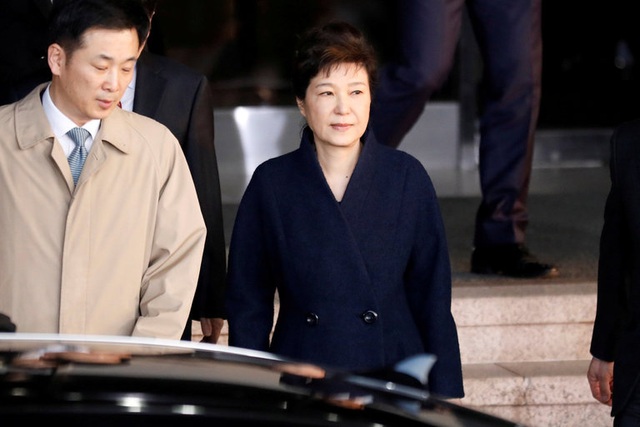 Cựu Tổng thống Hàn Quốc Park Geun-hye chính thức bị truy tố - 1
Tổng thống Hàn Quốc bị phế truất Park Geun-hye (phải). Ảnh: Reuters