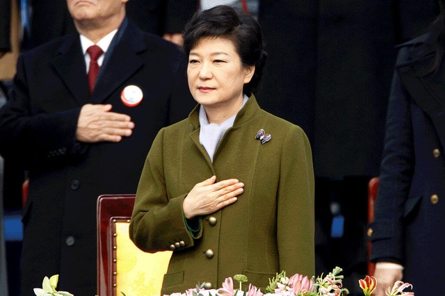 Cuộc đời bi kịch của bà Park Geun-hye từ Nhà Xanh tới song sắt nhà lao - 9
Bà Park trong lễ nhậm chức tổng thống hồi tháng 2/2013. (Ảnh: Reuters)