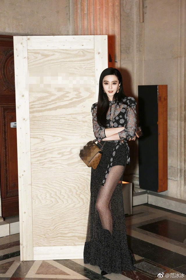 Phạm Băng Băng khoe dáng hoàn hảo tại Paris - 1
Phạm Băng Băng đang có mặt tại Pháp để tham dự một sự kiện thời trang. Cô là vị khách châu Á hiếm hoi trong sự kiện này.