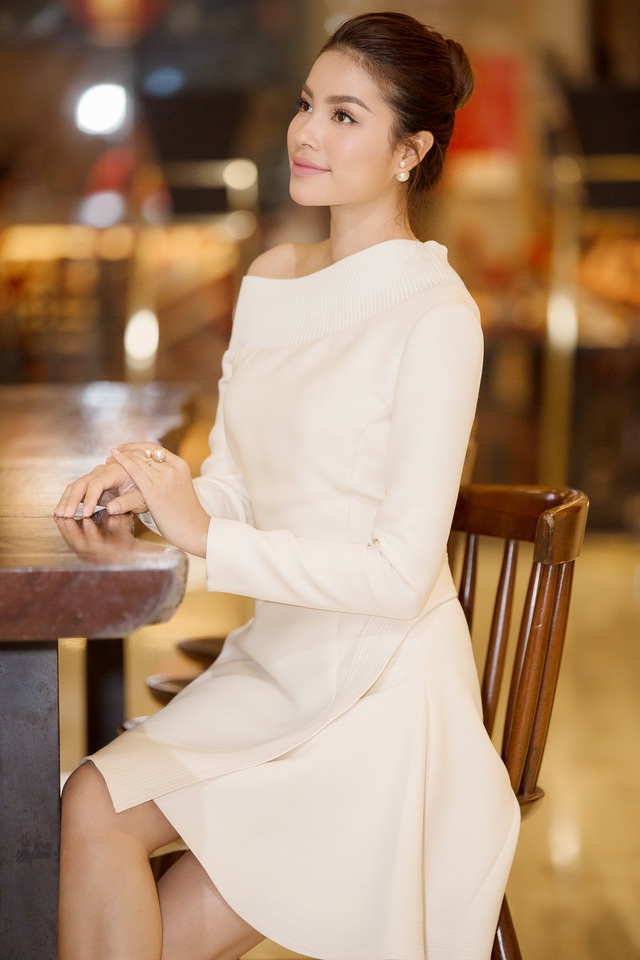 Bất ngờ trước giọng hát ngọt ngào của Hoa hậu Phạm Hương - 8 Bất ngờ trước giọng hát ngọt ngào của Hoa hậu Phạm Hương - 8