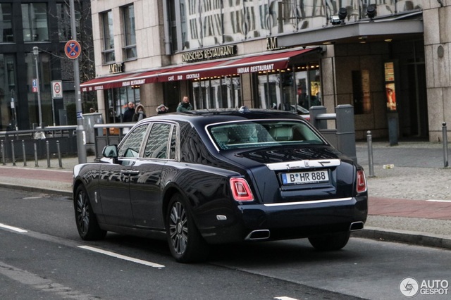Diện kiến Rolls-Royce Phantom thế hệ mới ngoài đời thực - 5 Diện kiến Rolls-Royce Phantom thế hệ mới ngoài đời thực - 5
