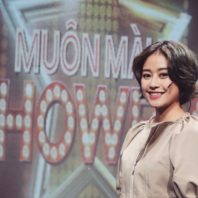 MC Phí Linh - từ đêm Noel không Facebook ở Anh đến Giao thừa đất Việt - 5 Phí Linh đảm nhiệm vai trò host Muôn màu showbiz.