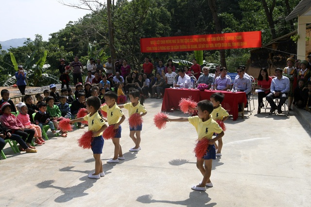 Náo nức ngày khánh thành công trình phòng học Dân trí thứ 11 tại Hà Giang - 8 Náo nức ngày khánh thành công trình phòng học Dân trí thứ 11 tại Hà Giang - 8