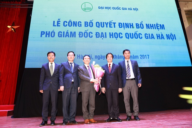 Bổ nhiệm ông Nguyễn Hồng Sơn làm Phó Giám đốc ĐH Quốc gia Hà Nội - 2
Ban lãnh đạo ĐH Quốc gia Hà Nội