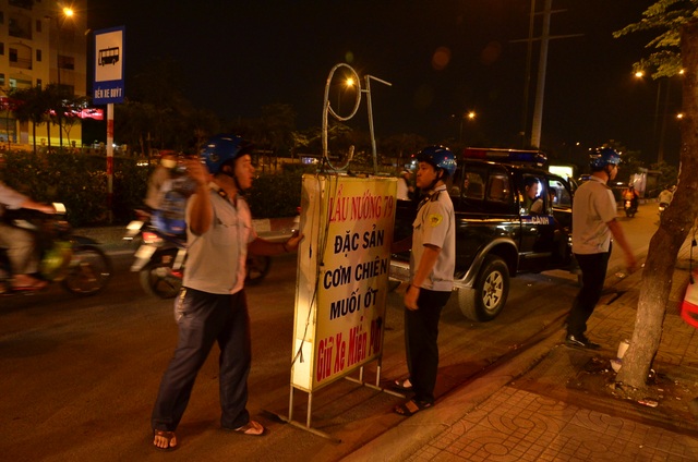 Vỉa hè “phố nhậu” thông thoáng lạ thường khi có đoàn kiểm tra - 9 “phố nhậu” Phạm Văn Đồng