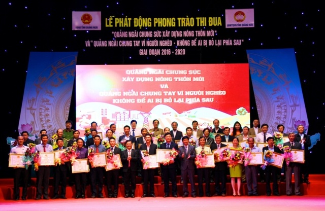 Chi hàng chục tỷ đồng chăm lo Tết cho gia đình chính sách, hộ nghèo - 2 Các tổ chức, đoàn thể và doanh nghiệp trên địa bàn tỉnh Quảng Ngãi đã ủng hộ hơn 22 tỷ đồng đến đồng bào nghèo