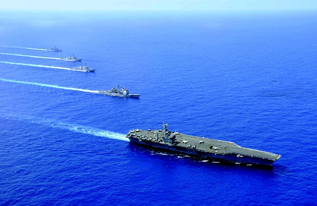 Tàu hải quân Mỹ trên biển Đông Ảnh: Huffington Post