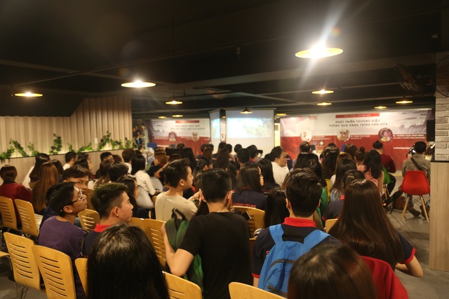“Làm business mà không quảng bá như cô gái nháy mắt trong bóng đêm” - 4
Hiện tại, xây dựng thương hiệu là vấn đề cần thiết với cả sinh viên