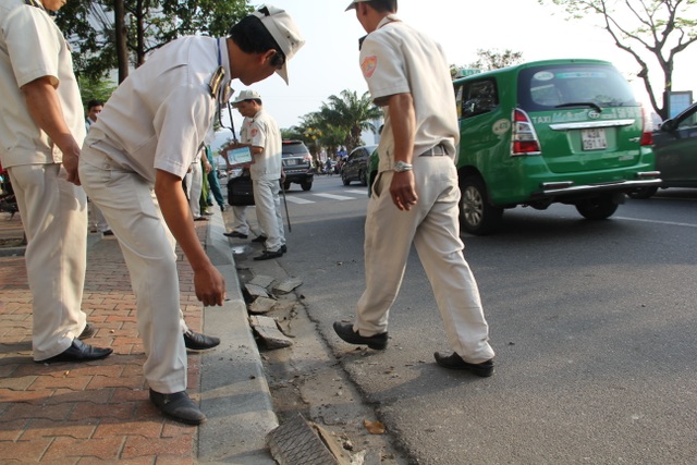Hải Phòng: Cẩu xe, phá tường lấy lại vỉa hè cho người đi bộ - 7 Hải Phòng: Cẩu xe, phá tường lấy lại vỉa hè cho người đi bộ - 7