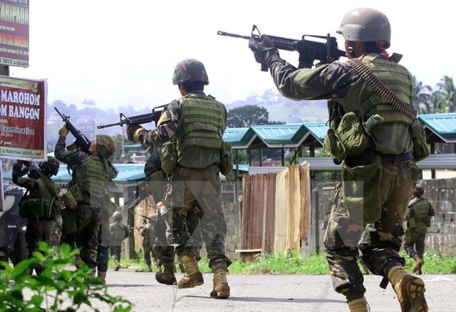 Philippines bắt hàng chục người Indonesia dính líu bạo động ở Mindanao - 1 Binh sỹ Philippines trong chiến dịch truy quét phiến quân ở Lanao Del Sur ngày 25/5. (Nguồn: THX/TTXVN)